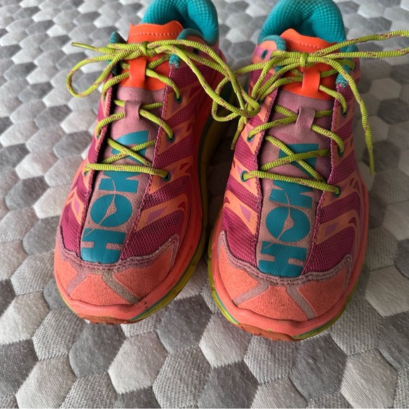 Hoka One One Speedgoat 9 EUC worn less than 20 miles - Picture 3 of 8